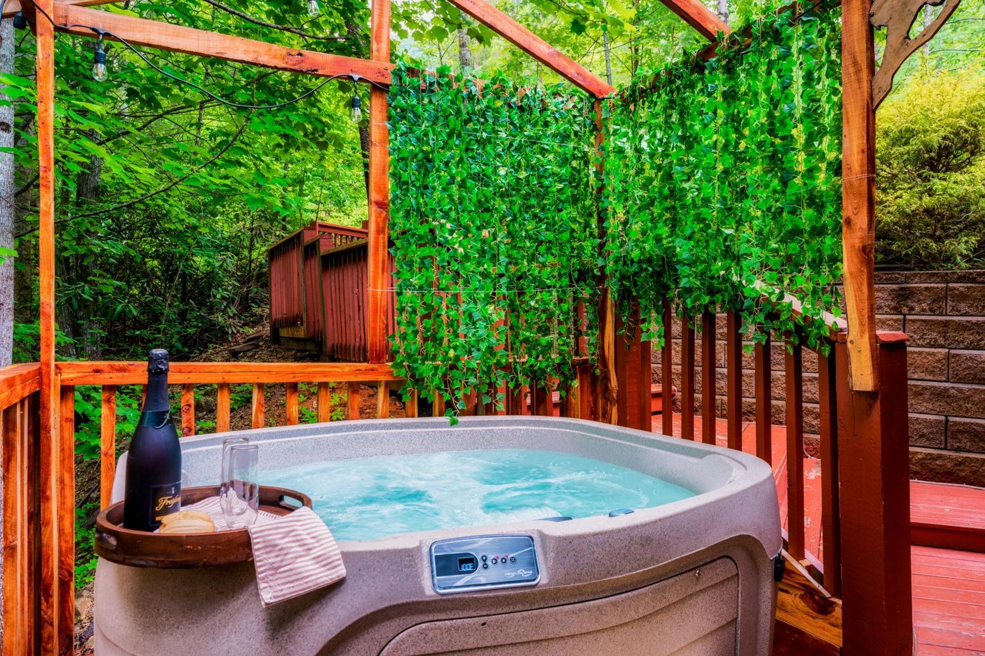 Cabin In A Gated Resort With Seasonal Resort Pool Pigeon Forge Eksteriør bilde